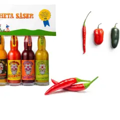 Fyra ekologiska chilisåser med olika styrka, från mild till het. Flera sorters chili, inklusive habanero och scorpion, visar upp deras potential på scoville-skalan.