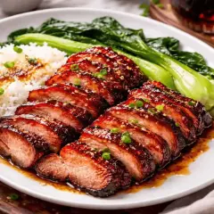 Saftigt char siu recept med ris och grönsaker. Perfekt för en smakrik middag.