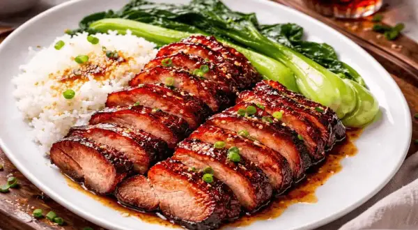 Saftigt char siu recept med ris och grönsaker. Perfekt för en smakrik middag.