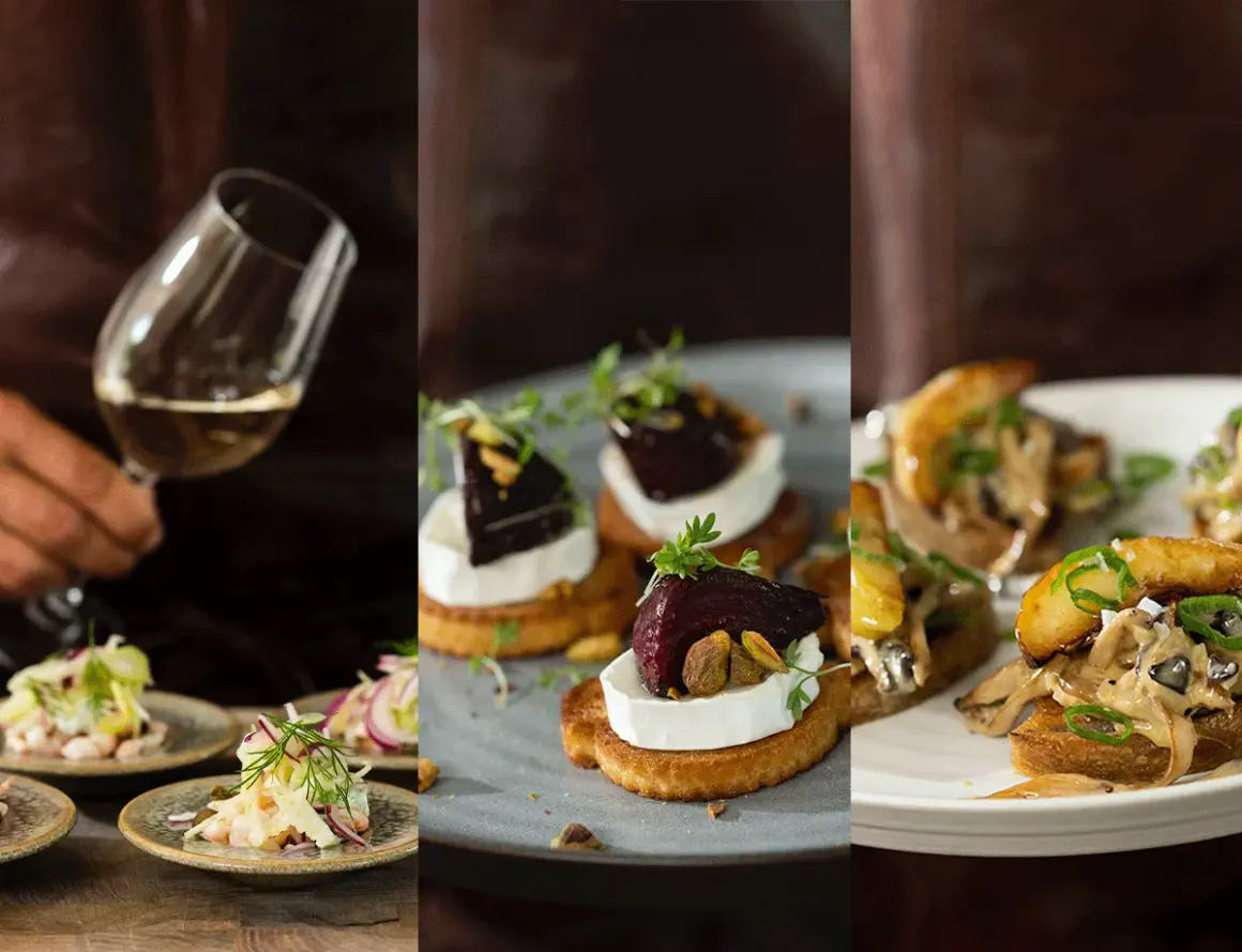 Små, eleganta tilltugg till bubbel: rödbetor med getost, räksallad och svampcanapéer. Perfekt för festen!
