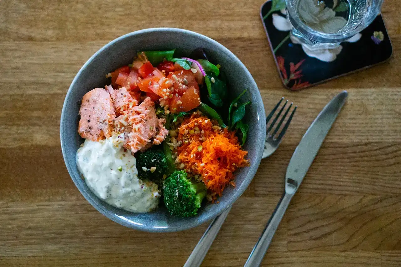 Poke bowl hemma - välj rätt fisk och bygg god balans