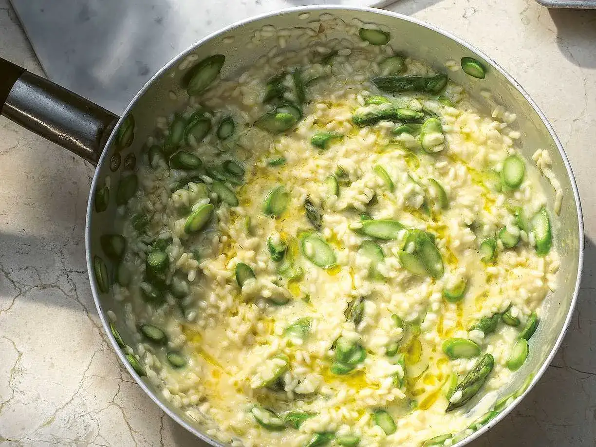 Kr&auml;mig risotto med sparris, perfekt f&ouml;r ett enkelt och gott risotto recept sparris.